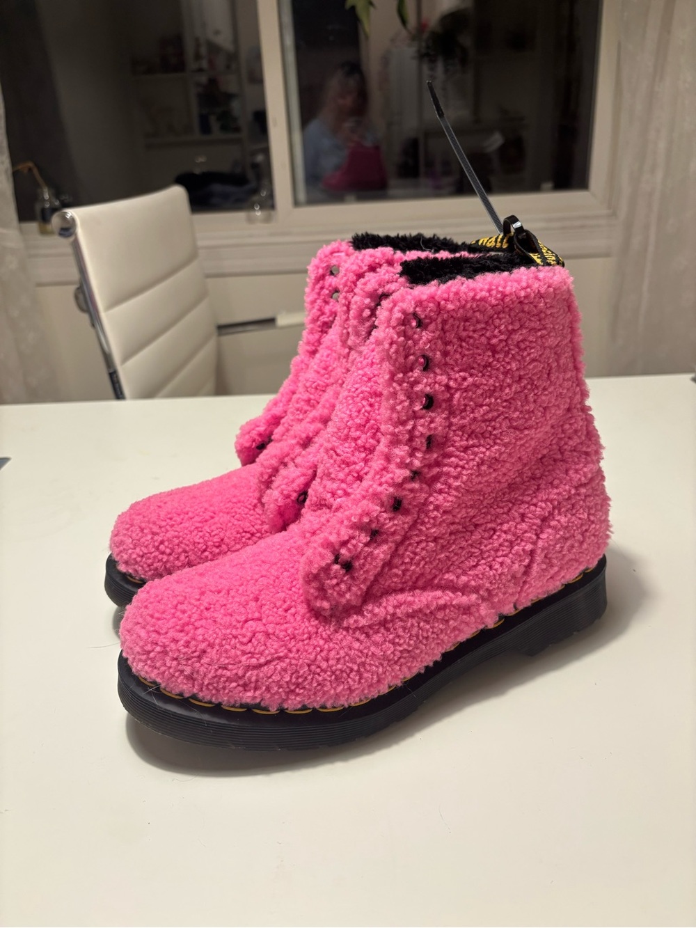 Doc Dr. Martens Pink fuzzy boots Sz. 7